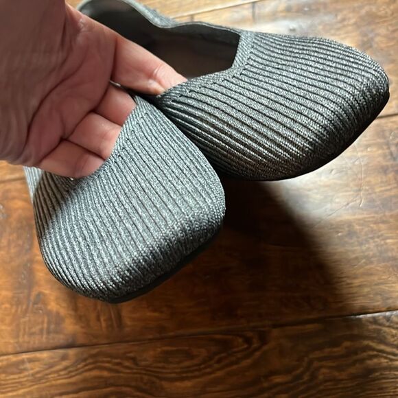 Vivaia Gray Square-Toe V-Cut Flats (Margot 2.0), size 7 - Picture 5 of 10